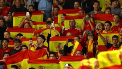 رئيس وزراء إسبانيا: المشجعون الذين «هتفوا ضد المسلمين» شوهوا صورتنا