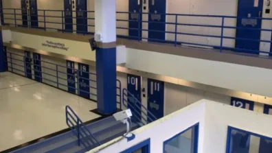 إدانة حارس سجن سابق في نيويورك بالقتل غير العمد بعد ضرب نزيل حتى الموت