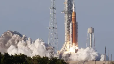 «ناسا» تطلق أول بعثة مأهولة إلى القمر منذ نصف قرن