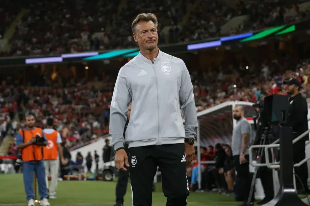 «الأخضر» ورينارد… حالة «عدم يقين» رغم نفي أنباء الرحيل