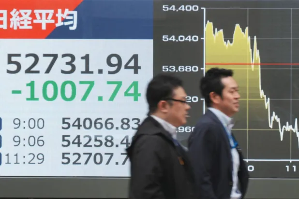 الأسواق العالمية تتراجع مع تمسك ترمب بخيار المواجهة ضد إيران