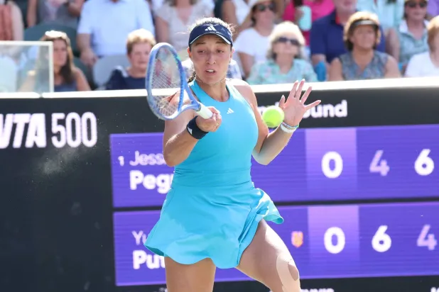 دورة تشارلستون: بيغولا تستهل حملة الدفاع عن اللقب بالفوز على بوتنيتسيفا