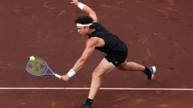 دورة هيوستن: بن شيلتون يفوز على تشين تشين