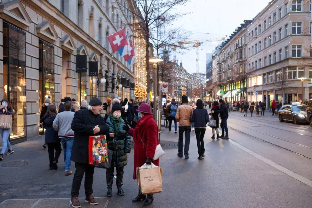 تضخم سويسرا يبلغ ذروة عام في مارس متأثراً بصدمة أسعار الوقود