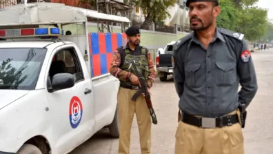 باكستان تُجري محادثات مع أفغانستان لإنهاء الصراع