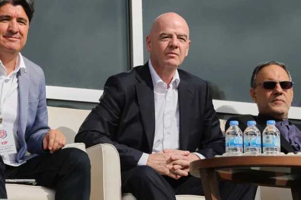 إنفانتينو يتعهد دعم منتخب إيران بمعسكرات مونديالية