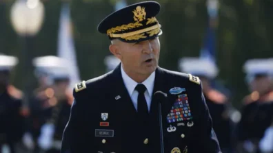 وزير الدفاع الأميركي يطلب من رئيس الأركان التنحي