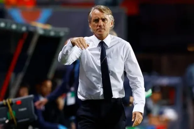 جياني ريفيرا: لا أفضل تولي مانشيني مهمة تدريب «الأتزوري»