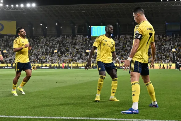 النصر يضرب بخماسية ورونالدو يتألق بعودة ملحمية