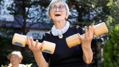 هل تمارس الرياضة لكنك لا تزال تتألم؟ قد يكون السبب في «التعويض العضلي»