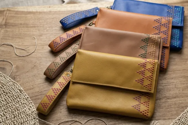 خامات من البيئة السعودية تزين منتجات الحرفيين بتصاميم معاصرة