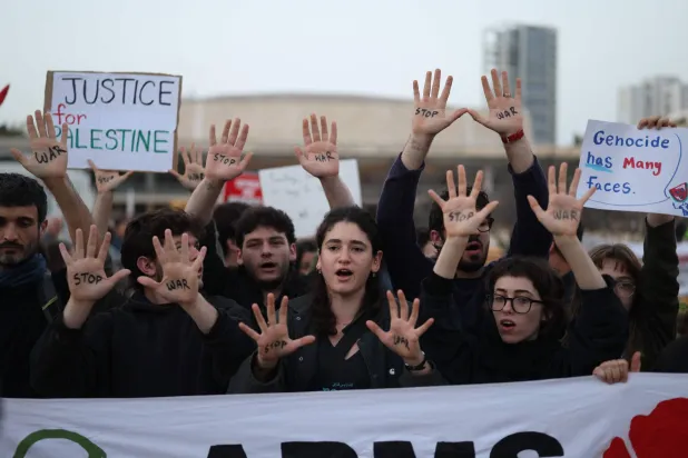 إسرائيليون يطالبون بإنهاء حروب إيران ولبنان وغزة (صور)