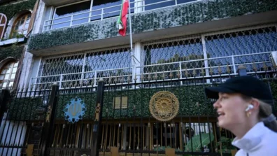 الأرجنتين تعلن طرد كبير الدبلوماسيين الإيرانيين من البلاد