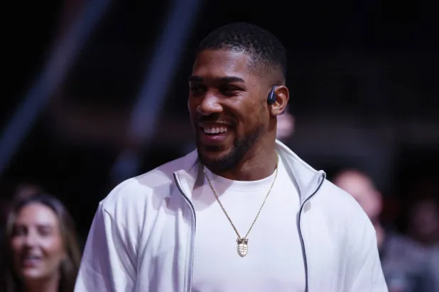 ظهور علني أول للملاكم جوشوا بعد حادث السير المروّع