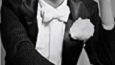 القميص النسائي الأبيض مطلوب للمرأة العاملة