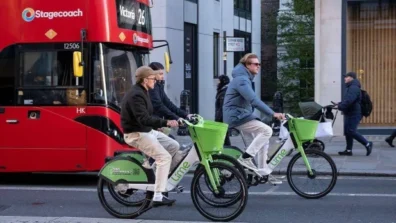 بريطانيا: حافلة أم دراجة؟… اشتراك جديد يُشعل المنافسة على وسيلة نقل أرخص