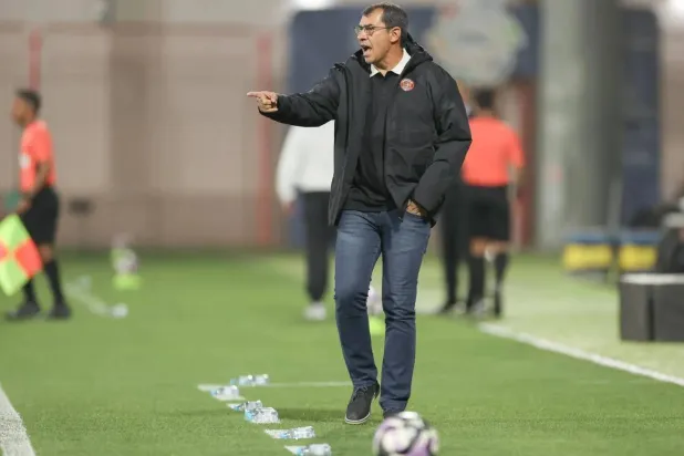 مدرب ضمك: استقبالنا للأهداف غير مقبول… تنتظرنا «7 نهائيات»