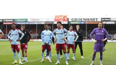 فينوورد يتعادل مع فوليندام ويهدي آيندهوفن لقب الدوري الهولندي