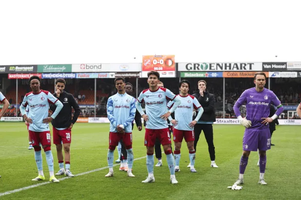 فينوورد يتعادل مع فوليندام ويهدي آيندهوفن لقب الدوري الهولندي