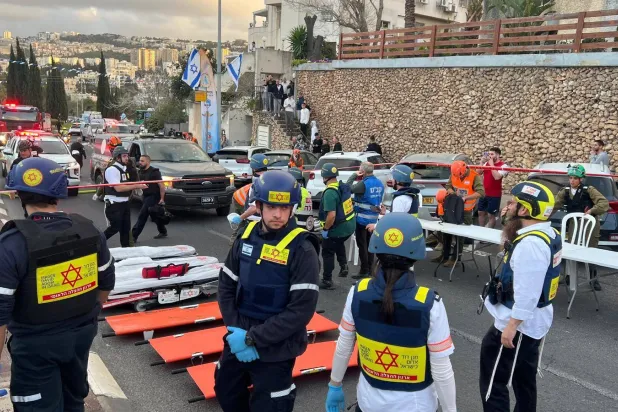 إصابات جراء إصابة صاروخ إيراني مبنى سكنيا في حيفا 