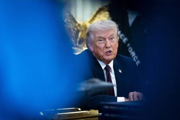 ترمب يرفع سقف تهديداته بعد عملية إنقاذ ناجحة