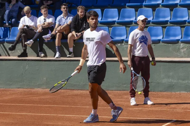 ألكاراس يخطط لخوض موسم الملاعب الترابية كاملاً