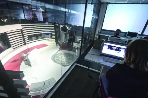 البث المباشر على المنصات أداة ربح تؤثر في الجودة