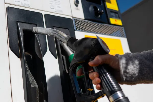 النفط يواصل القفز فوق 110 دولارات مع تصاعد نذر الحرب في المنطقة