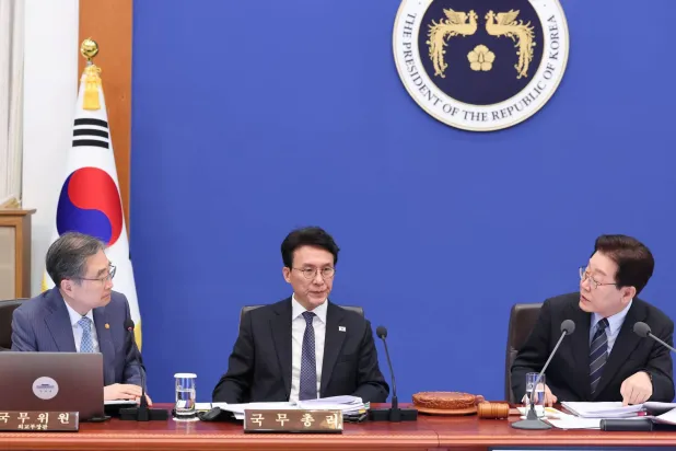 كوريا الجنوبية تقبل بـ«المخاطر» لتأمين إمدادات النفط مع استمرار إغلاق هرمز