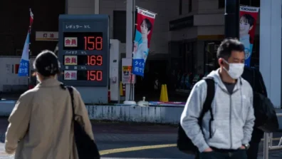 ناقلة نفط يابانية تعبر مضيق هرمز