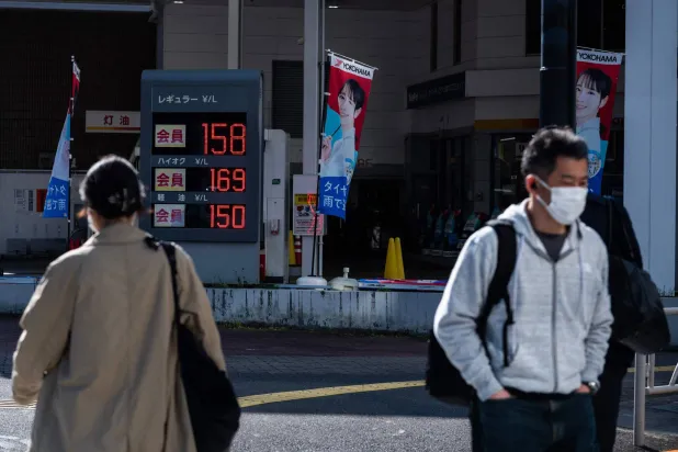 ناقلة نفط يابانية تعبر مضيق هرمز