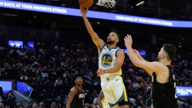 «إن بي إيه»: كوري يستعرض بعد العودة من الإصابة و45 نقطة للناشئ فلاغ أمام ليكرز