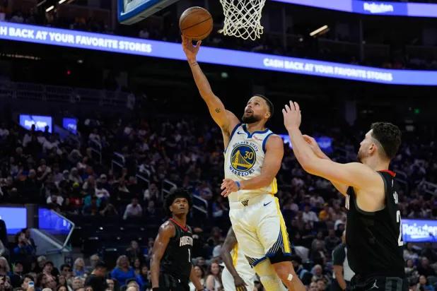 «إن بي إيه»: كوري يستعرض بعد العودة من الإصابة و45 نقطة للناشئ فلاغ أمام ليكرز