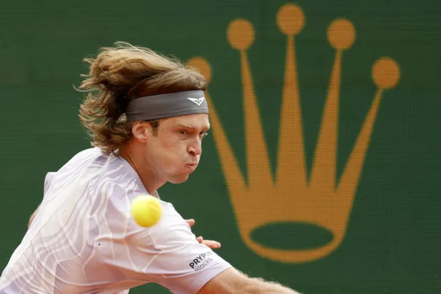 دورة مونت كارلو: تقدُّم روبليف وخروج خاشانوف