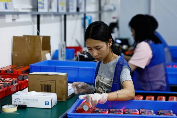 مصانع الصين تتكيف مع ترمب والتعريفات الجمركية واضطرابات الأسواق