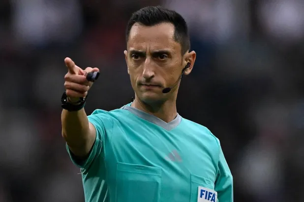 الإسباني خوسيه ماريا سانشيز حكماً لقمة سان جيرمان وليفربول