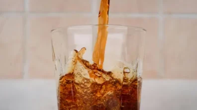 ماذا تفعل المشروبات الغازية «الدايت» بالكبد؟