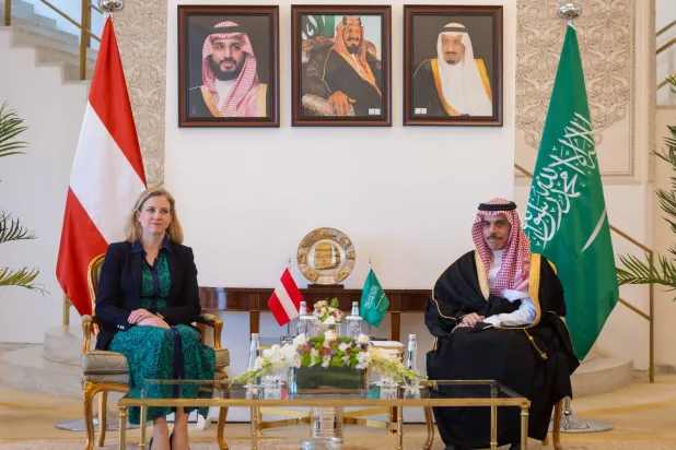 وزير الخارجية السعودي يبحث مع نظيرته النمساوية مستجدات المنطقة