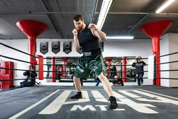 محمودوف: أثق في قدرتي على الفوز أمام أسطورة الملاكمة فيوري