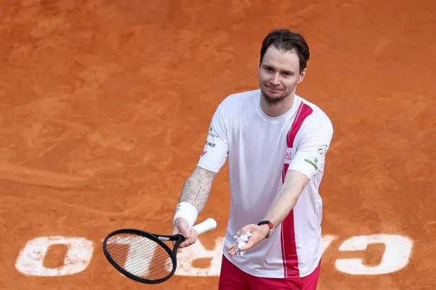 «دورة مونت كارلو»: بوبليك يطيح مونفيس ويتقدم