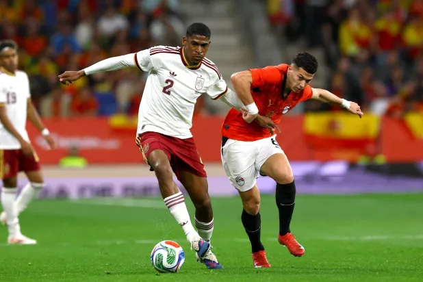 «فيفا» يفتح إجراءً تأديبياً على خلفية هتافات عنصرية خلال وديّة إسبانيا ومصر