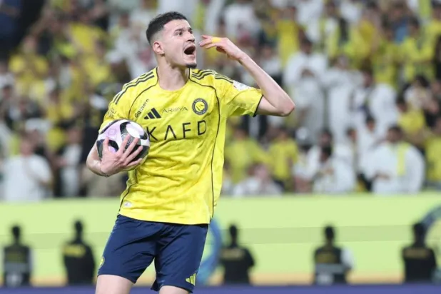 «الاحتراف» ترفض شكوى الهلال بشأن فسخ عقد الحمدان وانتقاله للنصر