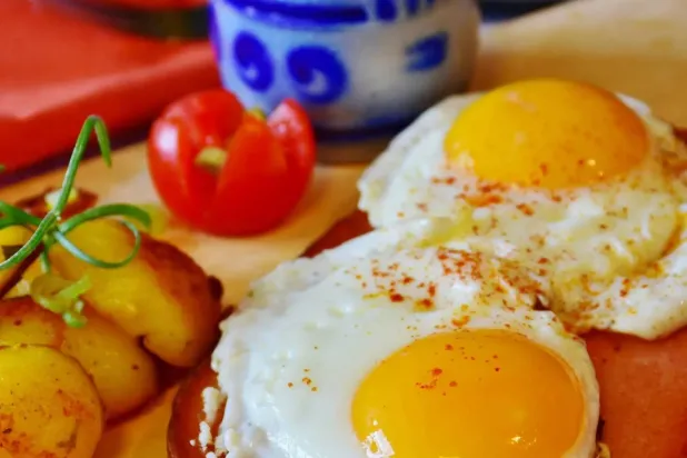 هل تناول بيض النعام مفيد صحياً؟