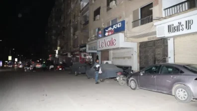 المصريون يترقبون «فسحة الساعتين» في فتح المحال