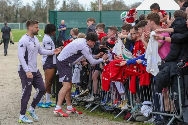 المدرب المساعد لمانشستر يونايتد: طموحاتنا أكبر من التأهل لدوري الأبطال