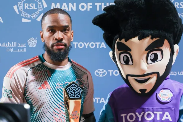 توني لاعب الأهلي: الحكم الرابع قال لي «ركزوا على الآسيوية»