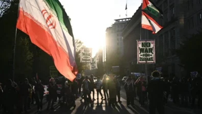 سفير طهران لدى باكستان: وفد إيران يصل إلى إسلام آباد اليوم