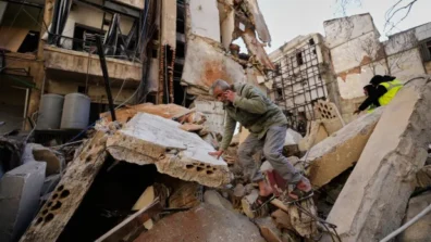 مقتل 10 أشخاص بينهم نساء وأطفال في قصف إسرائيلي على جنوب لبنان