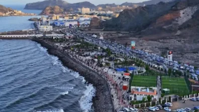 محافظ عدن يطالب بتحييدها عن الصراع السياسي