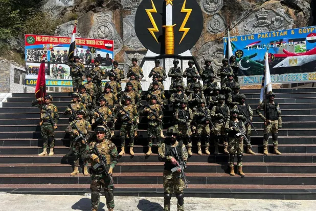 مناورة عسكرية تعزز تقارباً مصرياً – باكستانياً برز خلال الأزمة الإيرانية